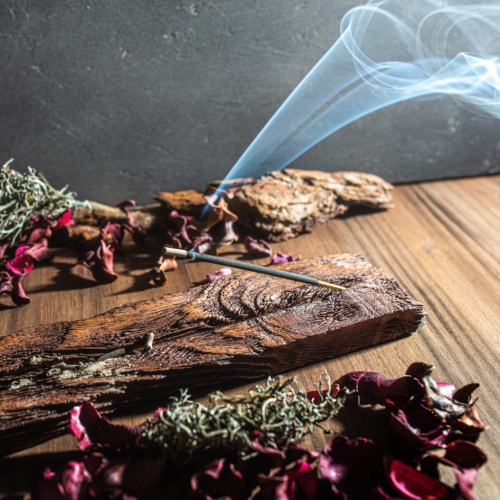 Incienso Artesanal 100 % Natural Ayurvedic Elaborados a base de mezclas de resinas, plantas, maderas y hiervas silvestres. AYURVEDA